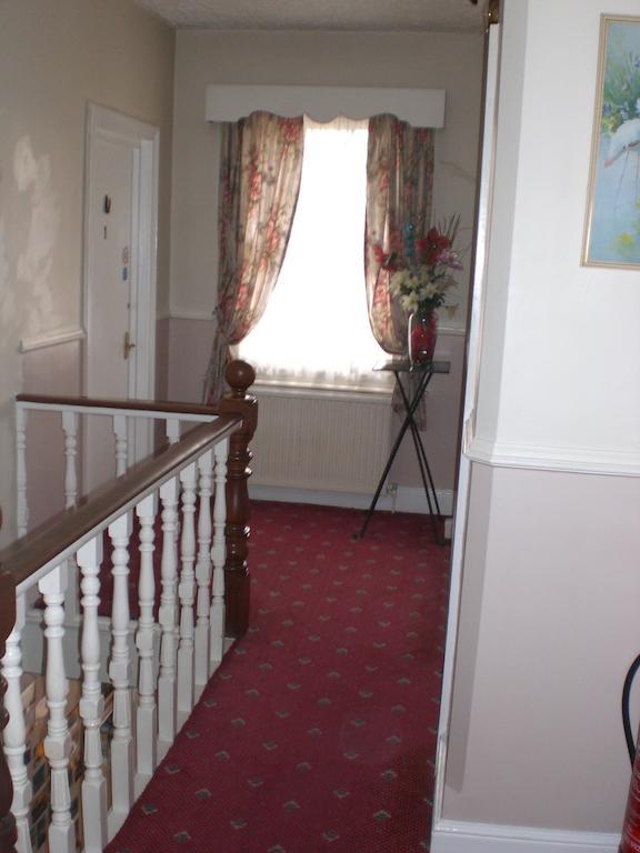 Melville Lodge Gatwick Horley Eksteriør bilde