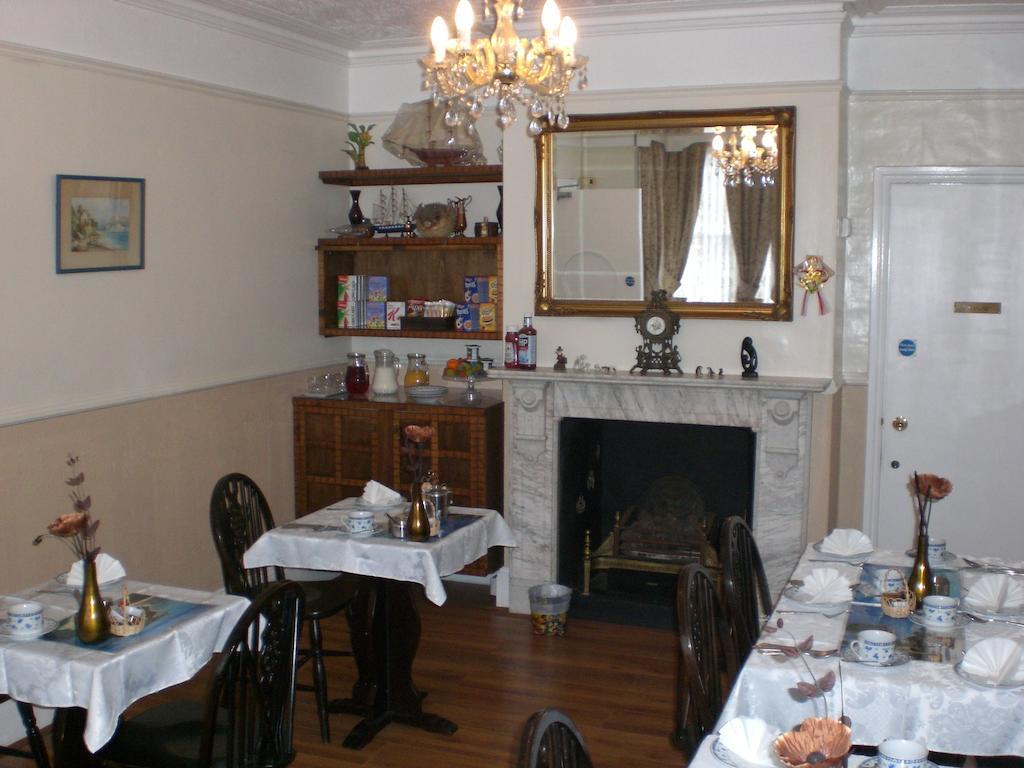 Melville Lodge Gatwick Horley Eksteriør bilde